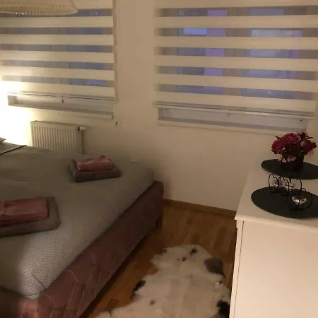 شقة Apartman Star توزلا