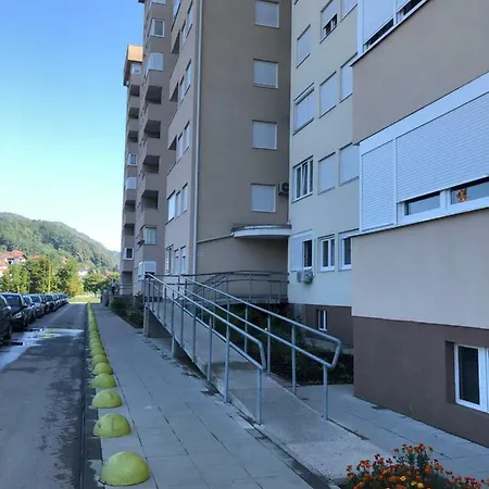Apartman Star شقة توزلا